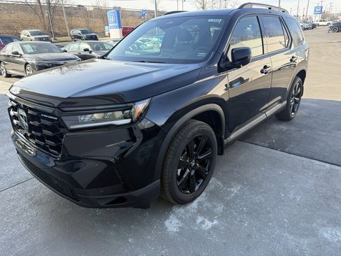 Certified 2025 Honda Pilot Black Edition image 2