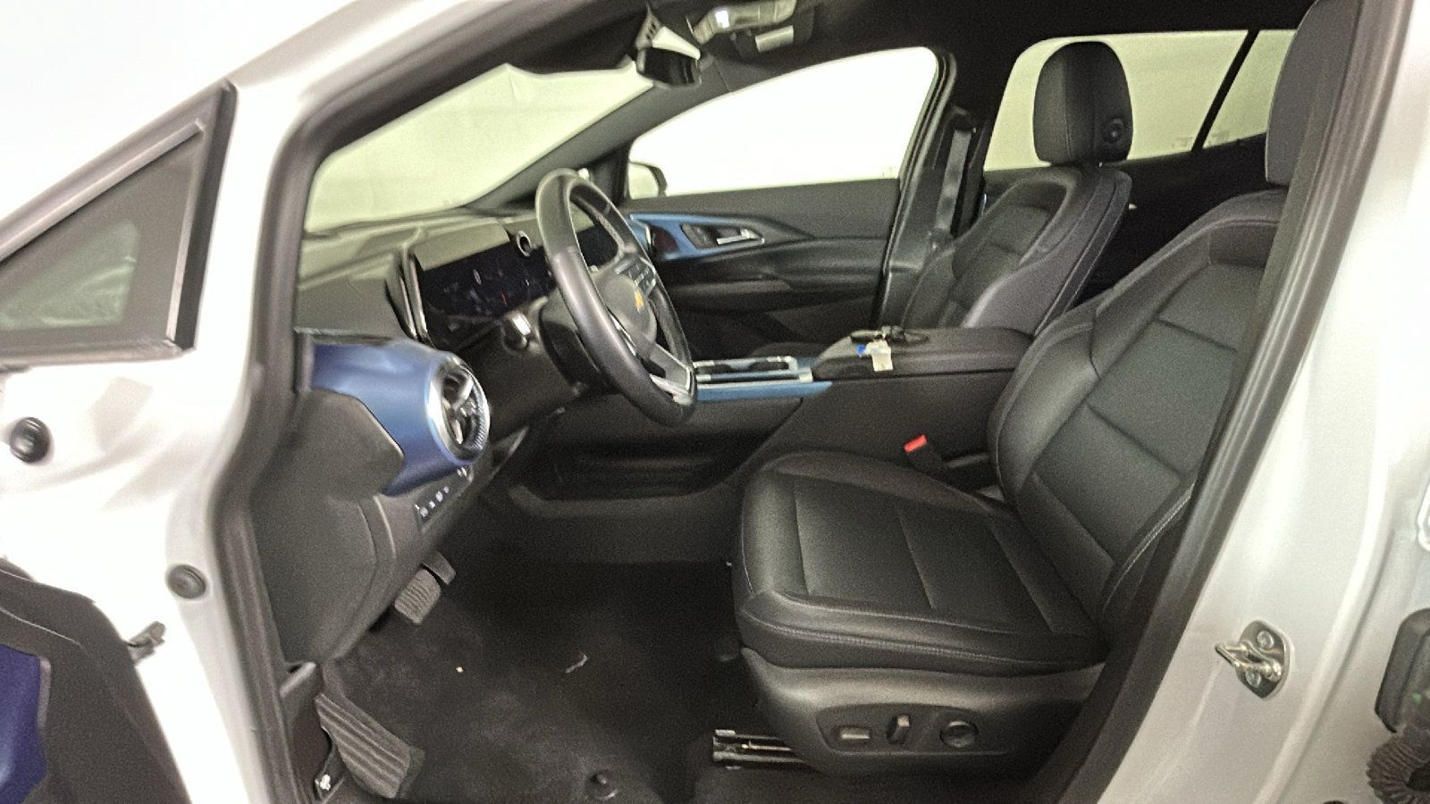 Used 2024 Chevrolet Equinox EV LT FWD image 13