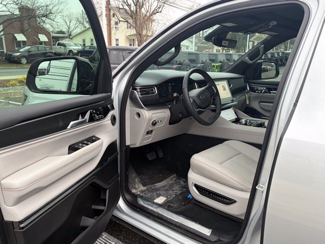 New 2026 Jeep Grand Wagoneer Summit AWD/4WD image 15