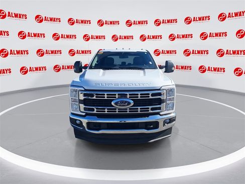 Used 2023 Ford F350 XLT image 3