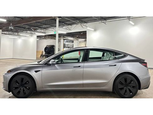 Used 2025 Tesla Model 3 Long Range image 8