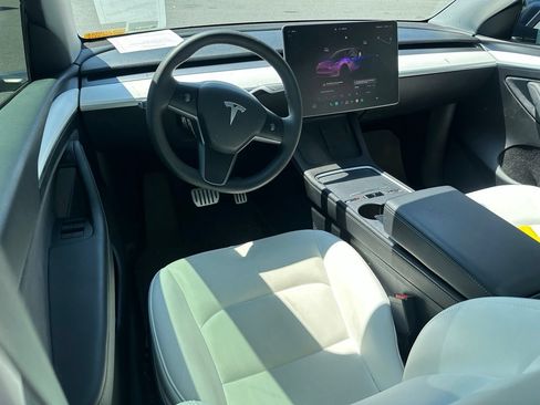 Used 2023 Tesla Model Y Performance AWD/4WD image 3