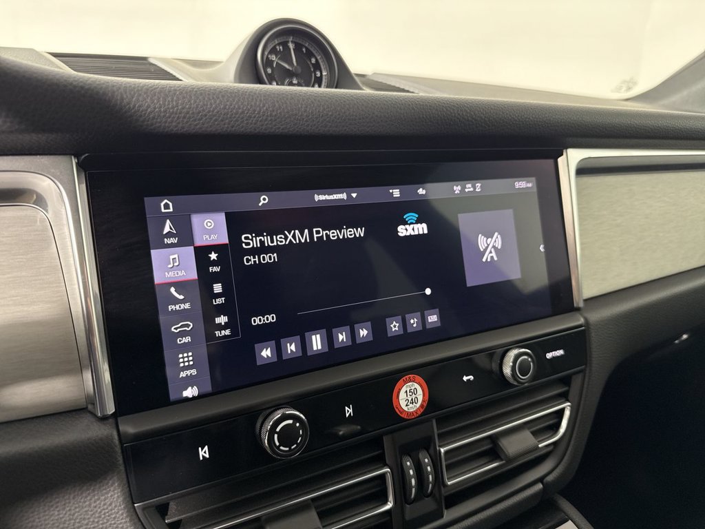 Certified 2025 Porsche Macan AWD/4WD image 27