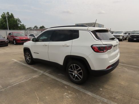 Used 2018 Jeep Compass Latitude w/ Popular Equipment Group FWD image 16