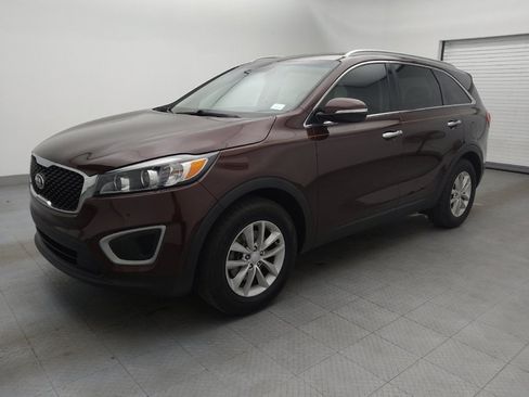 Used 2018 Kia Sorento LX image 2