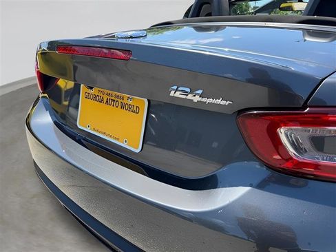 Used 2017 FIAT 124 Spider Classica RWD image 18