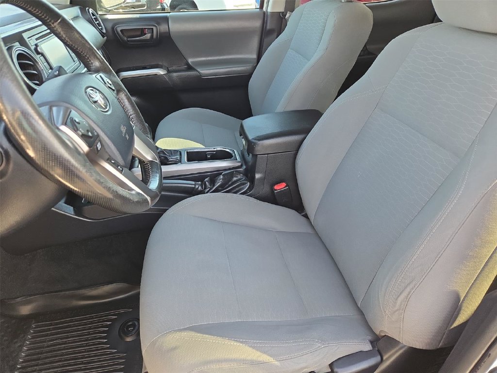 Used 2019 Toyota Tacoma SR5 RWD image 10