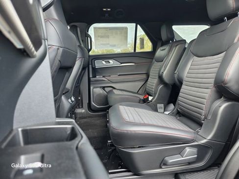 New 2026 Ford Explorer ST-Line w/ ST-Line Street Pack image 11