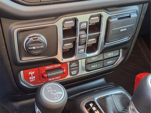 New 2025 Jeep Wrangler Rubicon w/ Technology Group image 8