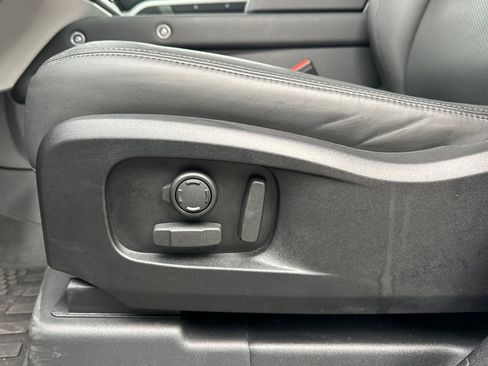 Used 2025 Land Rover Defender 110 S image 17