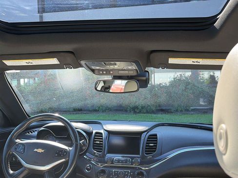 Used 2017 Chevrolet Impala Premier w/ Enhanced Convenience Package FWD image 4