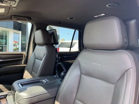 Used 2023 GMC Yukon Denali AWD/4WD image 23