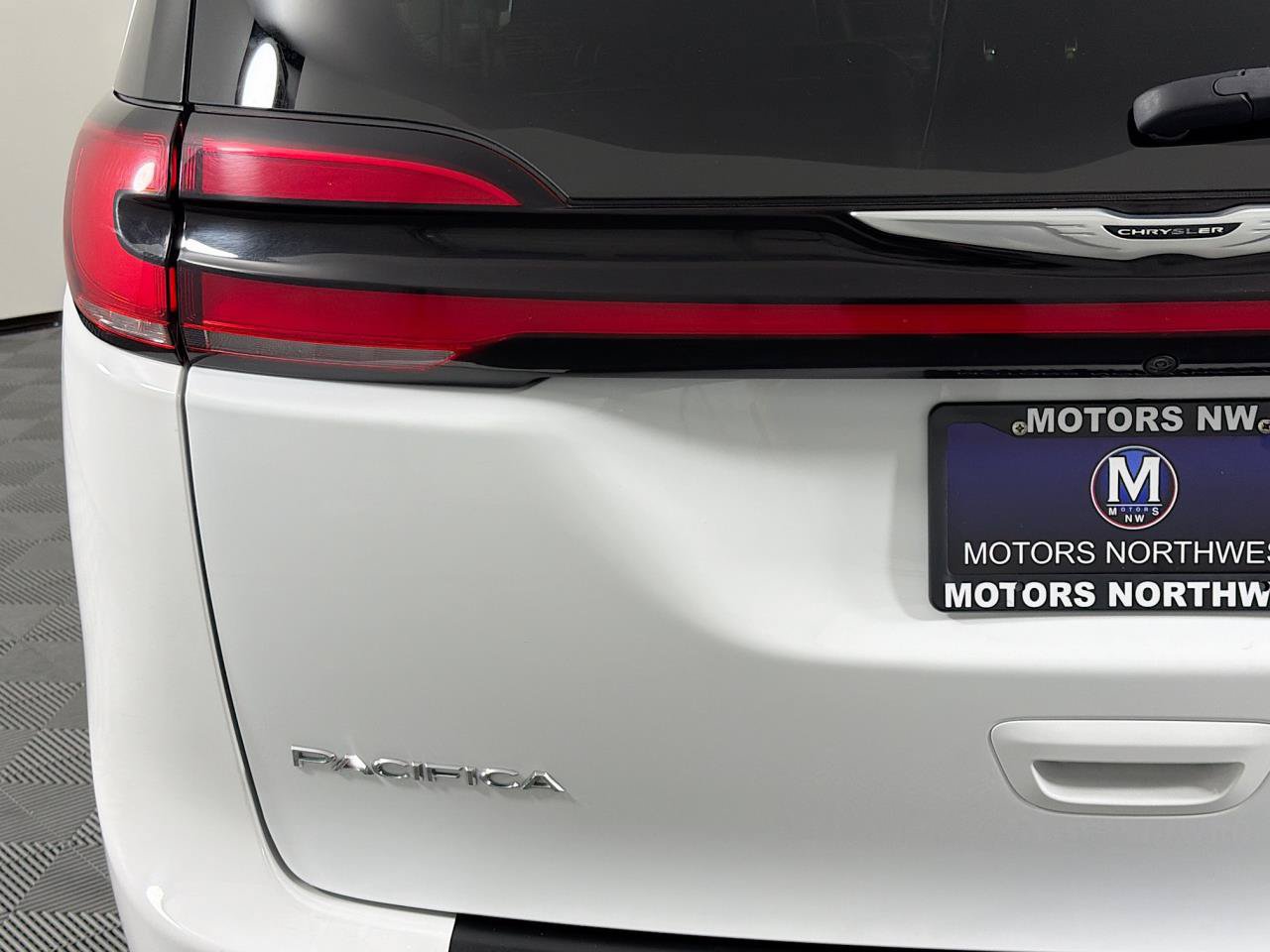 Used 2024 Chrysler Pacifica Limited FWD image 22