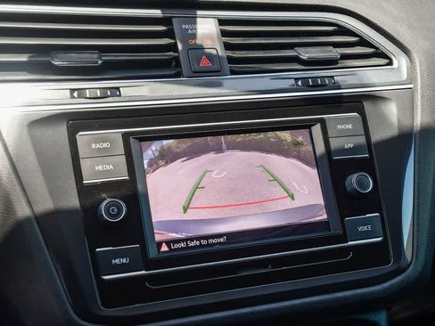 Used 2021 Volkswagen Tiguan S FWD image 22