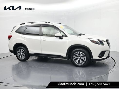 Used 2024 Subaru Forester Premium AWD/4WD image 1