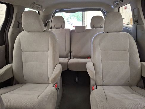 Used 2020 Toyota Sienna L FWD image 19