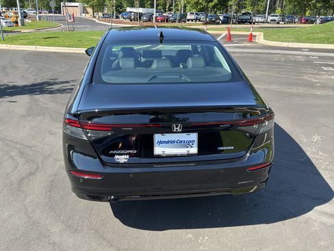 Used 2024 Honda Accord EX-L image 9