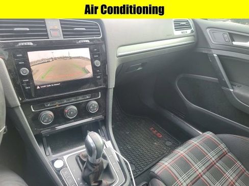 Used 2018 Volkswagen GTI SE image 11
