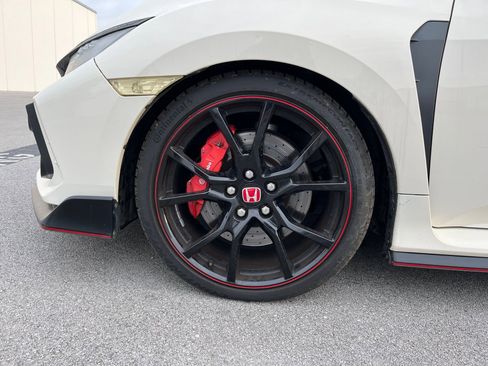 Used 2018 Honda Civic Type R image 6