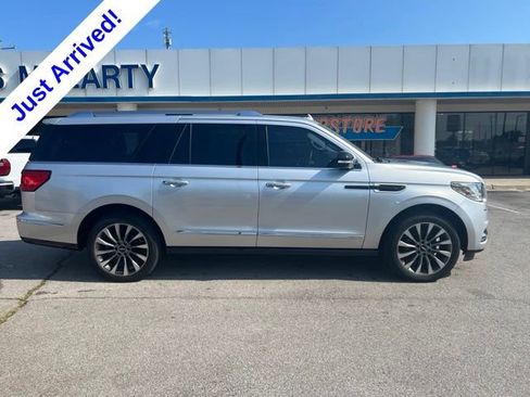 Used 2019 Lincoln Navigator L Select RWD image 2