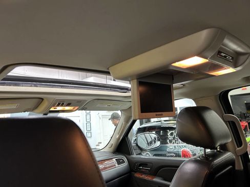 Used 2012 Chevrolet Suburban LTZ image 14