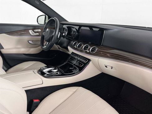 Used 2017 Mercedes-Benz E 300 4MATIC image 30