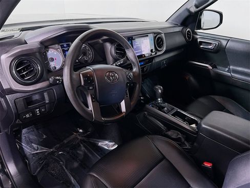 Certified 2019 Toyota Tacoma TRD Off-Road image 10
