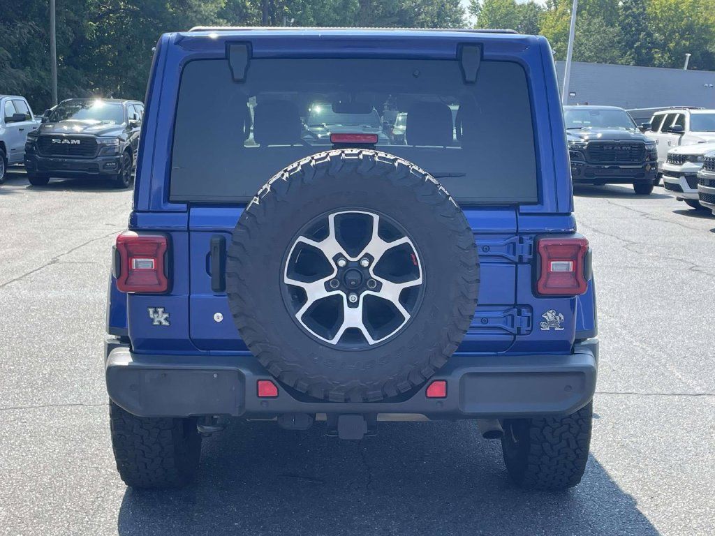 Used 2018 Jeep Wrangler Unlimited Sahara AWD/4WD image 7