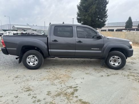 Used 2013 Toyota Tacoma PreRunner w/ Convenience Pkg image 4