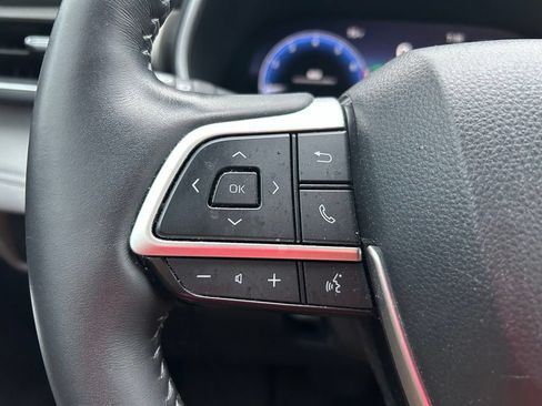 Used 2024 Toyota Highlander Limited FWD image 21