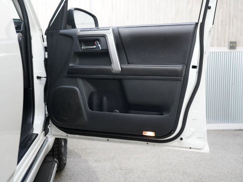 Used 2015 Toyota 4Runner Limited image 33