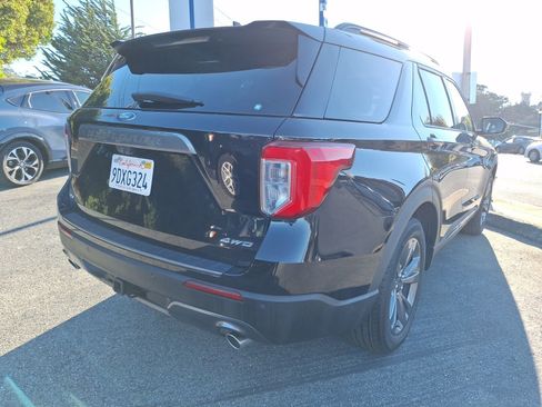 Used 2022 Ford Explorer XLT w/ Equipment Group 202A image 5