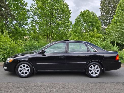 Used 2000 Toyota Avalon XLS FWD image 10