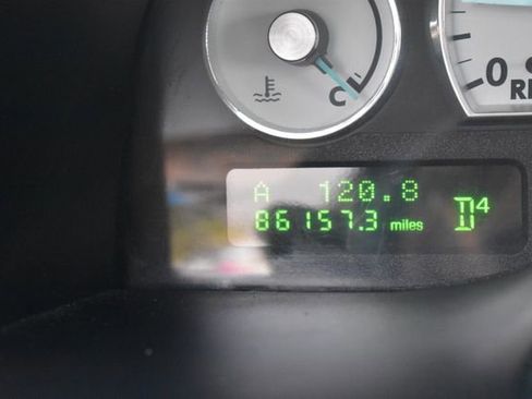 Used 2003 Ford Thunderbird image 27