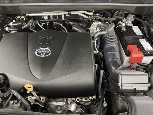 Used 2022 Toyota Highlander XLE image 29