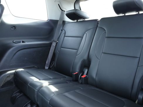 Used 2023 GMC Acadia SLT image 19