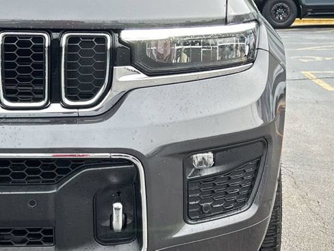 Used 2022 Jeep Grand Cherokee L Overland w/ Luxury Tech Group IV AWD/4WD image 3