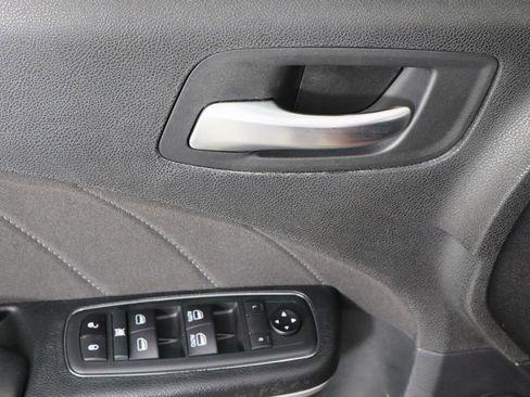Used 2020 Dodge Charger SXT image 17