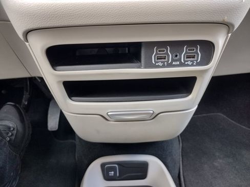 Used 2024 Chrysler Voyager LX image 29