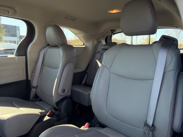 Used 2023 Toyota Sienna XLE AWD/4WD image 29