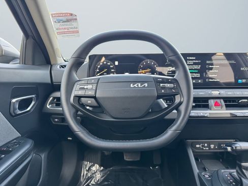 Used 2025 Kia K4 EX image 11