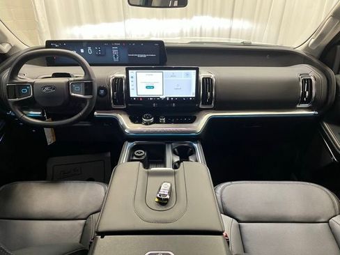 New 2026 Ford Expedition Max Platinum image 4