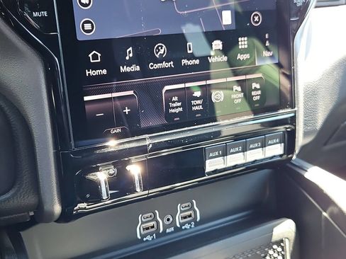 New 2026 RAM 3500 Laramie AWD/4WD image 25