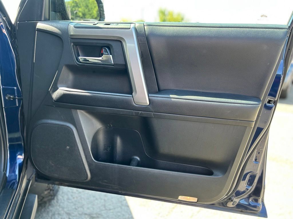 Used 2019 Toyota 4Runner SR5 AWD/4WD image 19