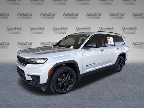 Used 2023 Jeep Grand Cherokee L Laredo image 4