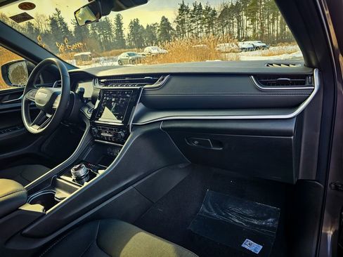 New 2025 Jeep Grand Cherokee Laredo X w/ Luxury Tech Group I image 42