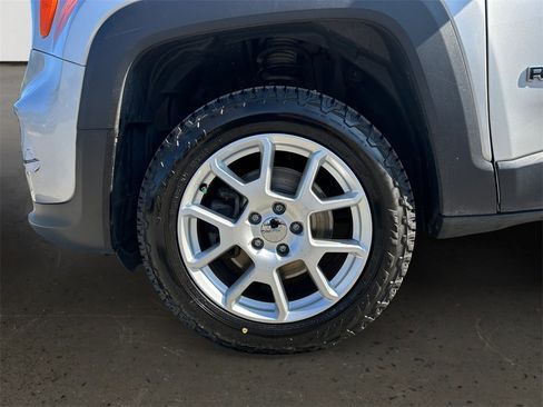 Used 2019 Jeep Renegade Latitude image 10