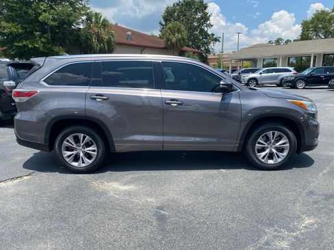 Used 2015 Toyota Highlander XLE image 6