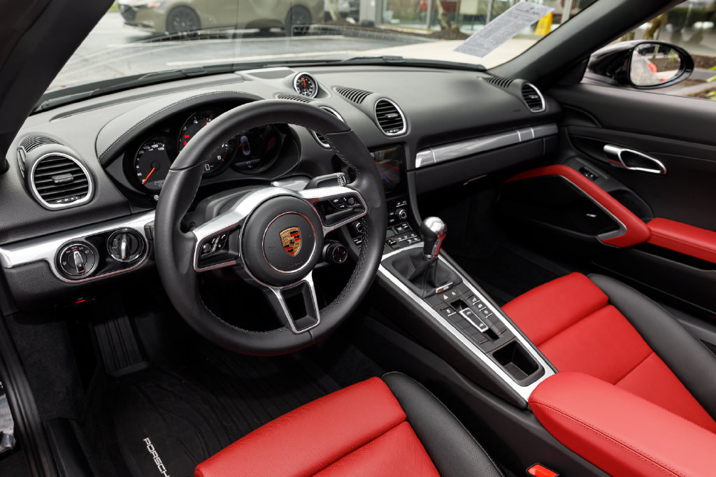 Used 2025 Porsche 718 Boxster RWD image 28