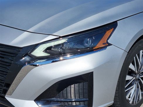 Used 2024 Nissan Altima 2.5 SV image 5
